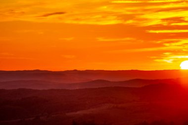 Dağlarda gün batımı