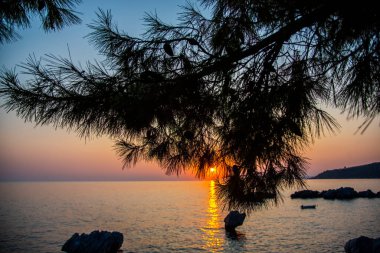 Gölde gün batımı