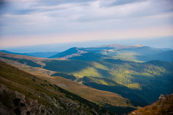 Гірський Пейзаж Хмарами Блакитним Небом — стокове фото