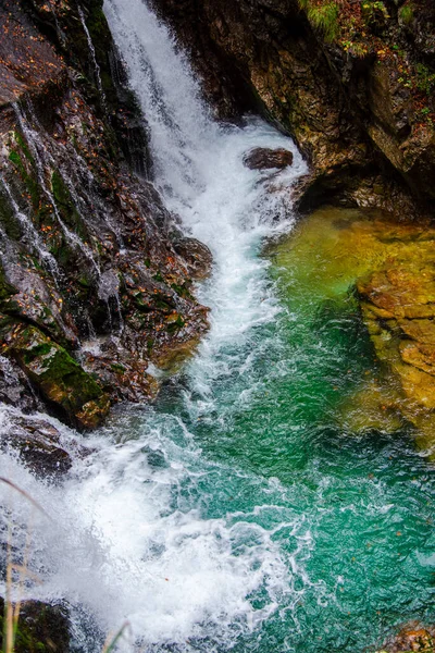 Cachoeira Nas Montanhas — Fotografia de Stock