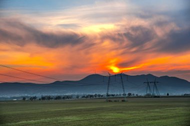Dağlarda gün batımı