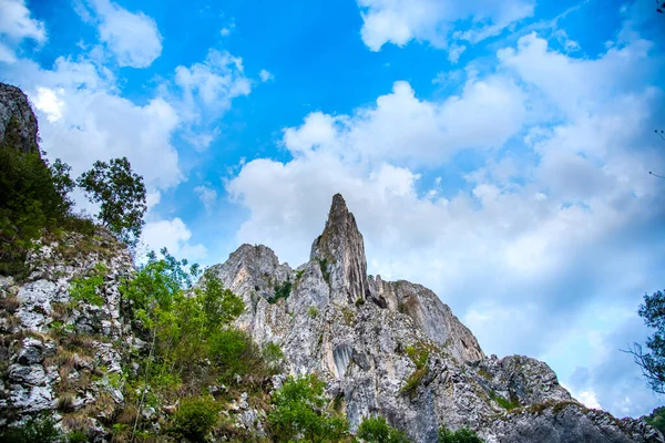 Paisaje Montaña Con Cielo Azul Nubes —  Fotos de Stock