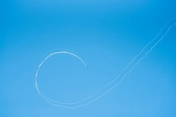 Flying Planeson Blue Sky — Stock Photo, Image