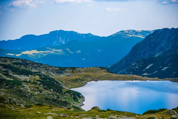 Berglandschaft Mit See Und Bergen — Stockfoto
