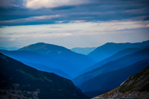 Paisagem Montanhosa Com Céu Azul — Fotografia de Stock