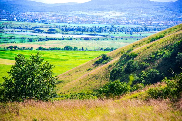 Blick Auf Die Grünen Hügel Und Das Feld Des Tales — Stockfoto