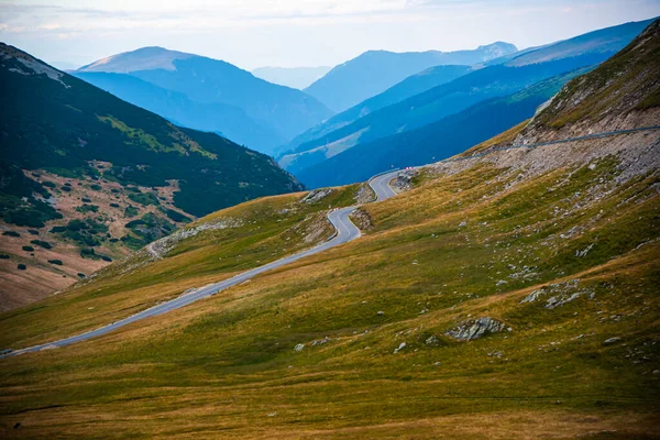 Горный Пейзаж Облаками Голубым Небом — стоковое фото