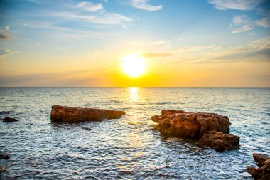 Sahilde güzel bir gün batımı