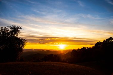 Dağlarda gün batımı