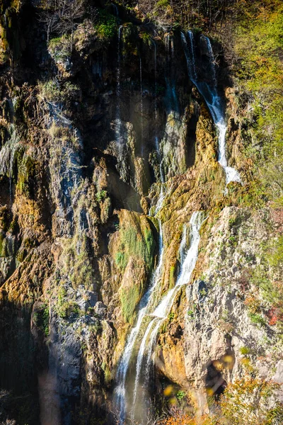 Cachoeira Nas Montanhas — Fotografia de Stock