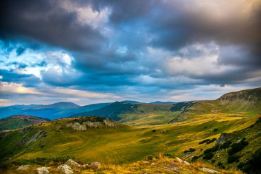 Dağlarda gün batımı