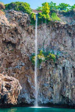 Bir damla su dağlarda iyon