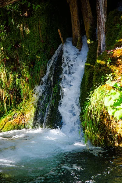 Rio Selvagem Nas Montanhas — Fotografia de Stock