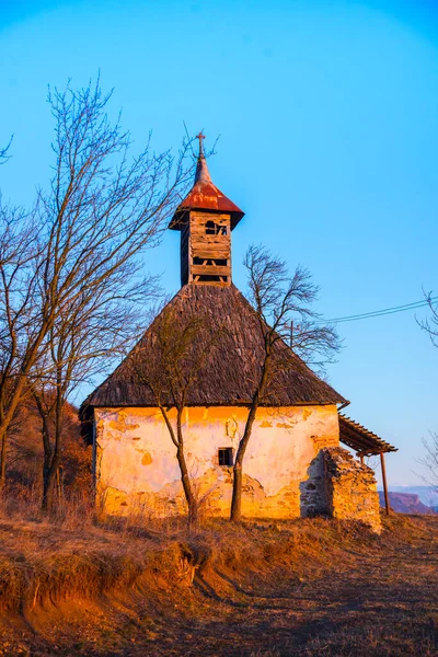 Vieille Église Bois Dans Les Montagnes — Photo