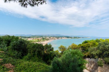 Denizin üzerindeki dağdan güzel bir manzara..