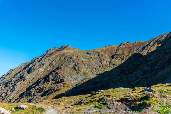 Mountain landscape with blue sky — Stock Image Mountain Landscape Blue Sky Stock Picture