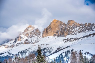 Dolomitler, İtalya 'da kış manzarası