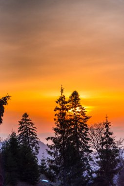 Dağlarda gün batımı