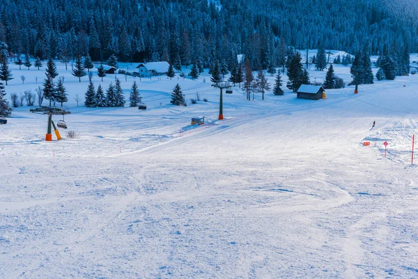 乌克兰喀尔巴阡山脉的滑雪斜坡 — 图库照片