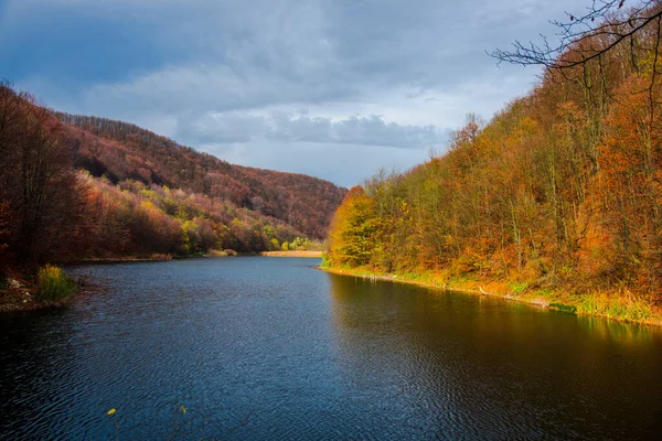 秋天的风景与山川 — 图库照片