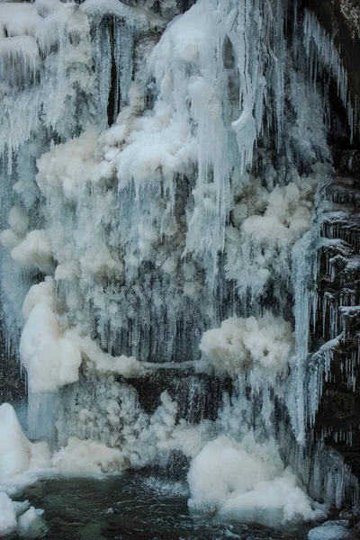 Cascata Congelata All Interno Della Foresta — Foto Stock