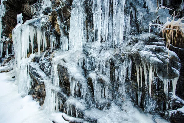 Заморожений Водоспад Всередині Лісу — стокове фото