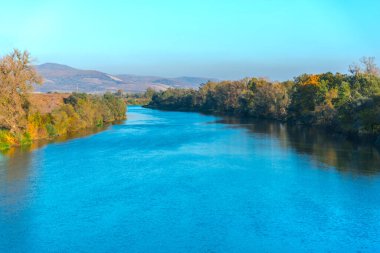 İnanılmaz sonbahar manzarası, orman ve nehir, Plitvice Jezera Parkı, Hırvatistan