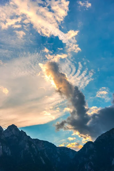 Nubes Las Montañas —  Fotos de Stock