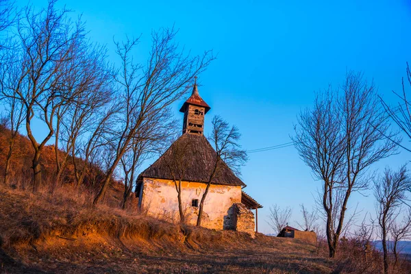 Gammel Kirke Ved Solnedgang - Stock-foto