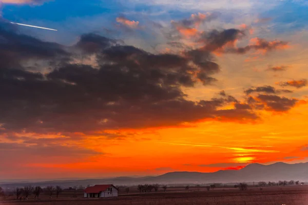 Erstaunliche Wolken Beim Sonnenuntergang — Stockfoto
