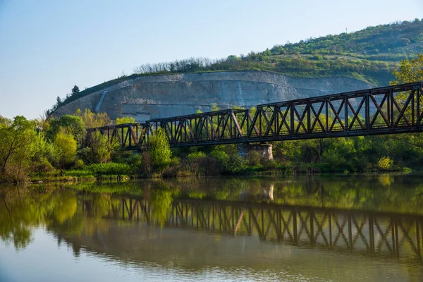 Stalowy Most Kolejowy Rzece — Zdjęcie stockowe