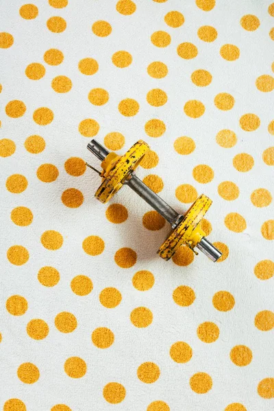 Yellow Antique Weights White Towel Yellow Polka Dots Sport Conceptual — Stock Photo, Image
