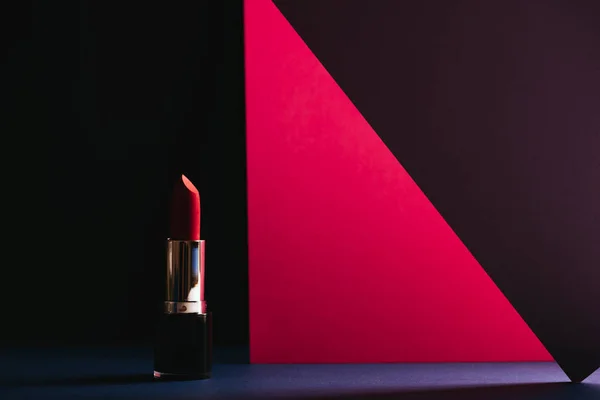 Elegantní Make Stills Růžová Rtěnka Barevné Geometrické Pozadí Produktů Make — Stock fotografie