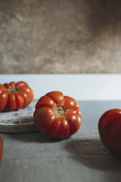 Färska röda Marmande Raf röda tomater — Stockfoto