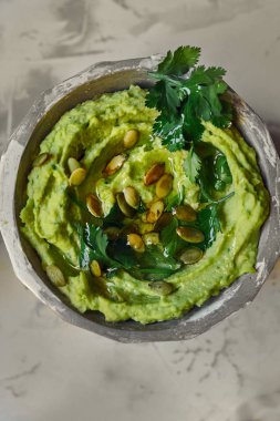 Yay, zeytinyağı kabak tohumu ve taze co ile avokado humus