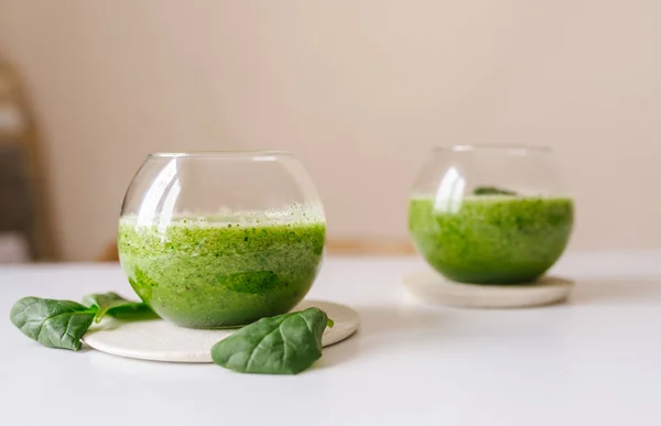 Healthy green smoothie. Superfood — Stock Photo, Image