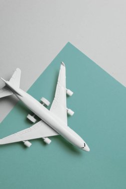  jet uçak seyahat konsepti, minimal sanat, mavi arka plan üzerinde.