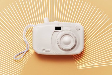 retro kamera sürrealizm soyut kavram. Çok renkli komik backg