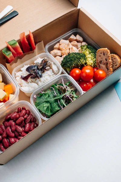 Egészséges étel ebéd doboz, minimális koncepció élelmiszer-munka. Kiegyensúlyozott Jogdíjmentes Stock Fotók