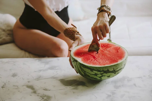 Beautiful woman eating watermelon indoor — Stock Photo, Image