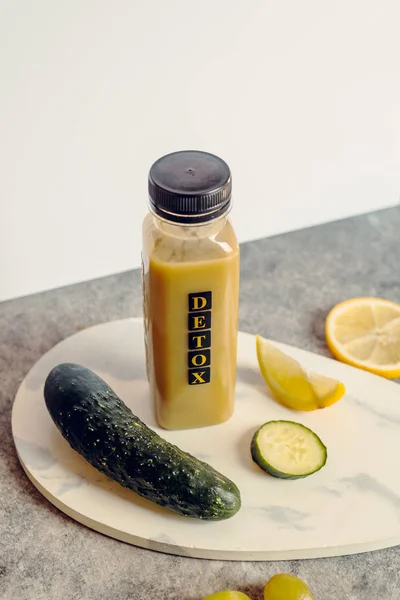 Zöld smoothie palack, természetes és organikus méregtelenítés — Stock Fotó