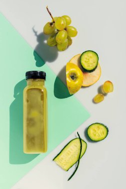 Yeşil smoothie şişe, doğal ve organik detoks
