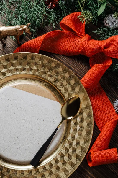 Holiday Gold place setting, decorated with pine branches. wooden — Stock Photo, Image