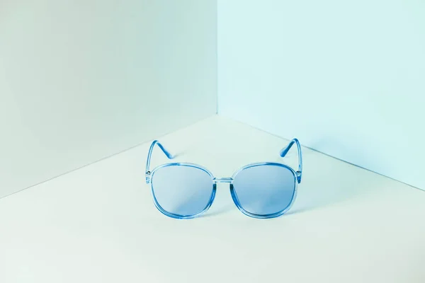 Modern Blue Sunglasses Front Corner Pastel Wall Background Copy Space — Stock Photo, Image