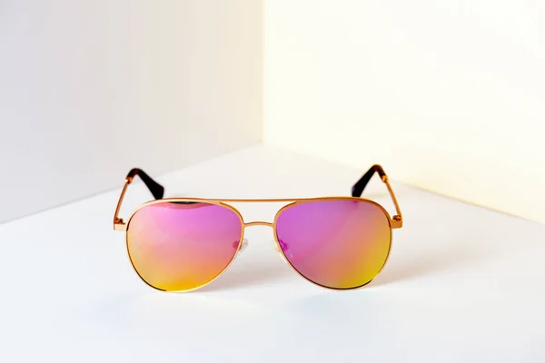 Modern Pink Aviator Sunglasses Front Corner Wall Background Copy Space — Stock Photo, Image
