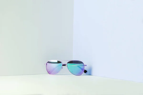 Modern Blue Aviator Sunglasses Front Corner Wall Background Copy Space — Stock Photo, Image