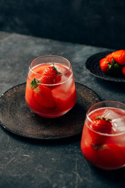 Dos Deliciosos Cócteles Fresa Cóctel Fresco Verano Con Fresas Naturales — Foto de Stock