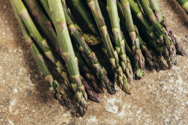 Raw Organic Asparagus Spears Rustic Surface — Stock Photo, Image