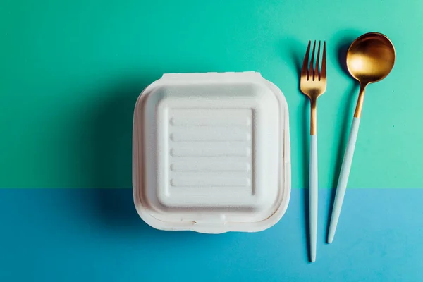 Conceito Comida Saudável Embalagem Hambúrguer Branco Fechado Com Garfo Dourado — Fotografia de Stock