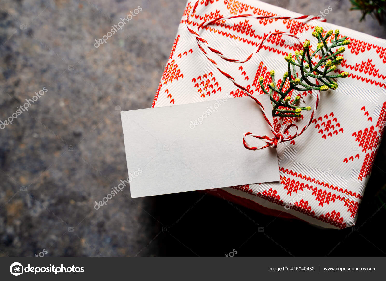 Coffret Cadeau Noël Enveloppé Dans Papier Fête Avec Étiquette Vide